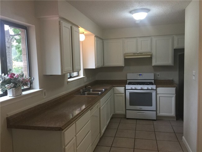 Foto del edificio - 10206 Woodland Village Dr