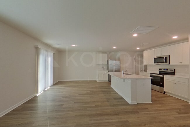 Foto del edificio - 121 Inez Ave