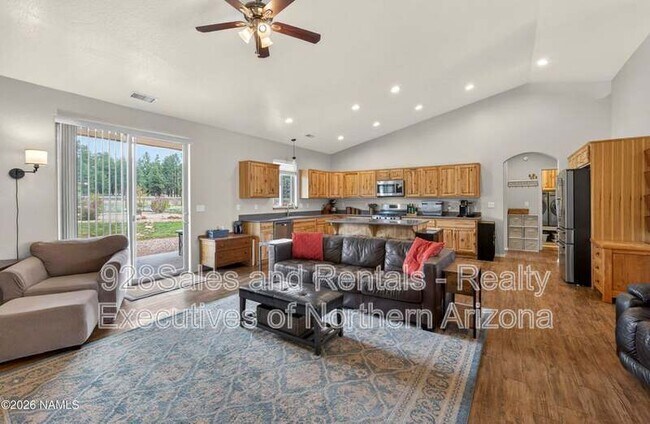 Building Photo - 10418 Lundin Rd