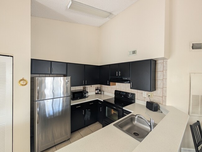 Building Photo - 2550 SW 18th Ter