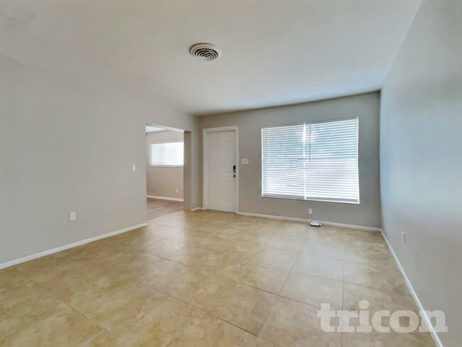 Building Photo - 3708 Lei Dr