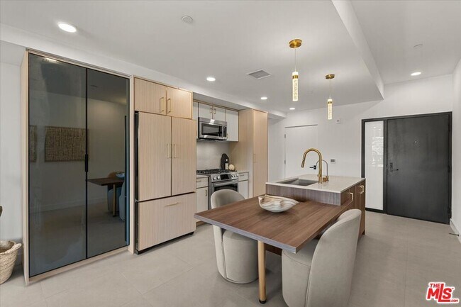 Building Photo - 1257 N Sweetzer Ave