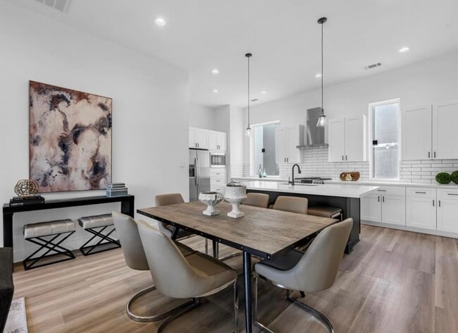 Building Photo - 5910 Val Verde St