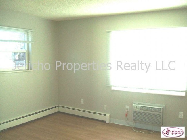Building Photo - 1305 Estes St
