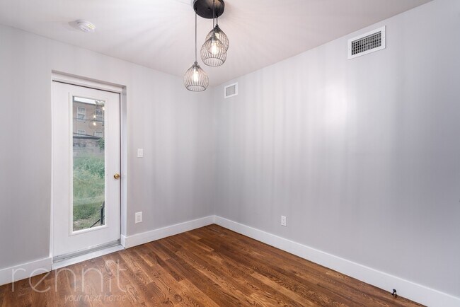 Building Photo - Decatur Street