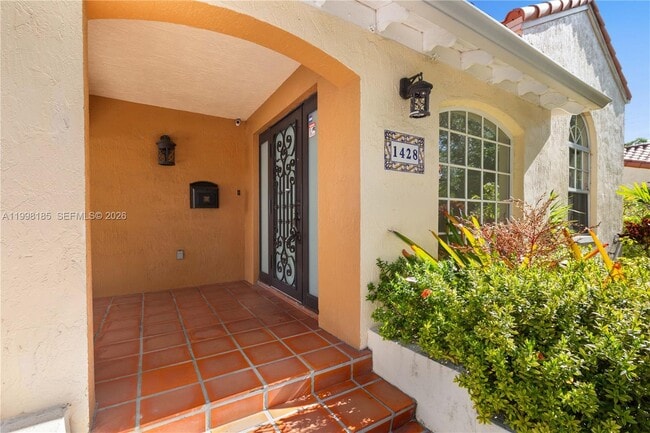 Building Photo - 1428 Medina Ave