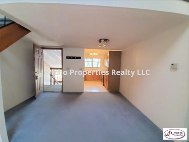 Building Photo - 2 BD/1 BTH Condo w/loft, Washer/Dryer, Fir...