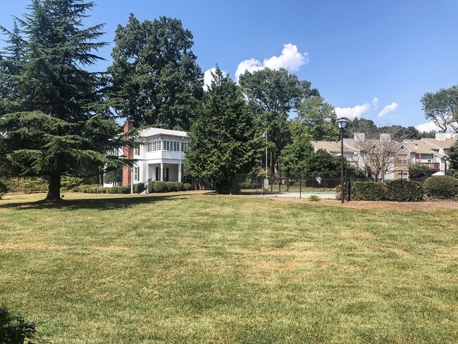 Building Photo - 1 bedroom 1 bath unit in Tanglewood Farms
