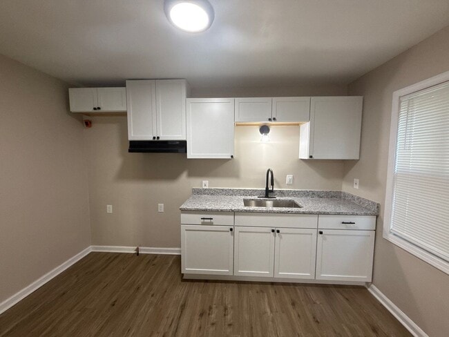 Foto del edificio - Freshly Renovated Single Family Home In De...