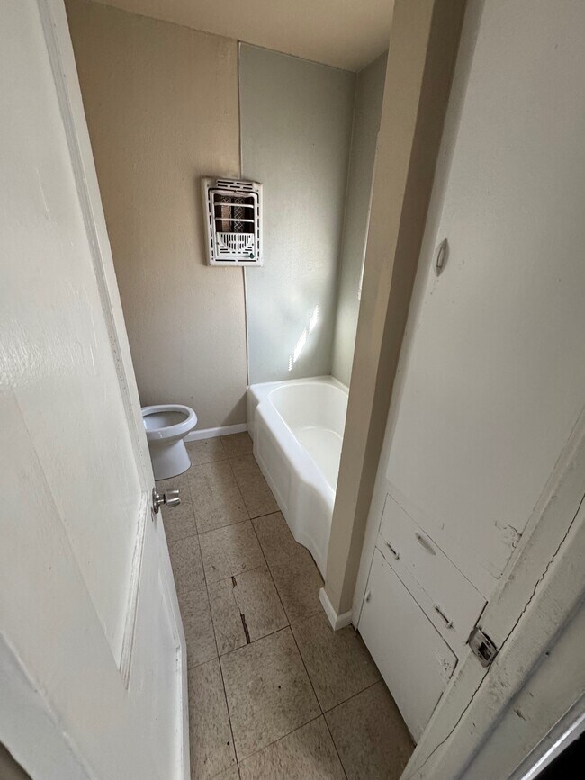 Foto del edificio - 1164 W 24th St