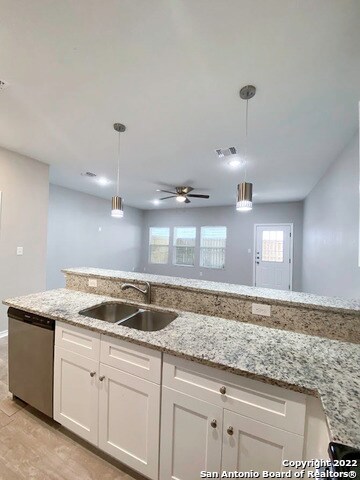 Foto del edificio - 6910 Crestway Rd