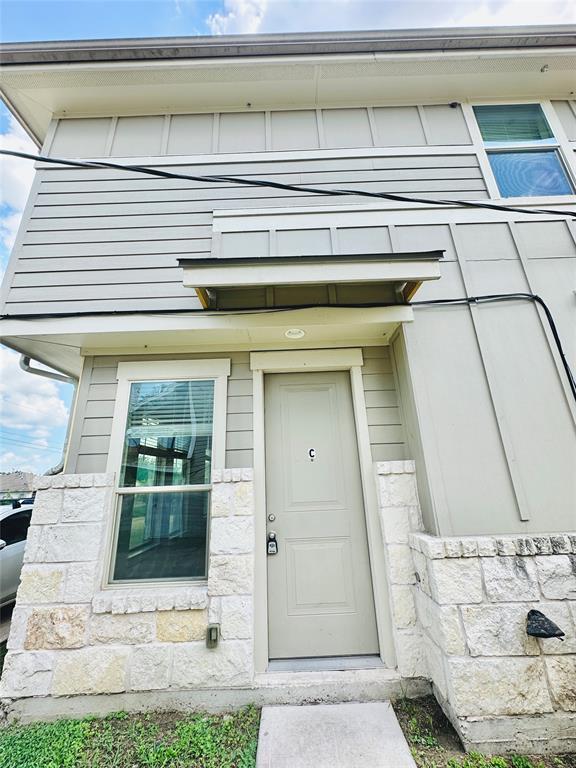 Building Photo - 2216 Creekside Ln