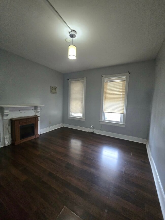 Building Photo - 1609 Foster Ave