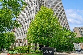 Building Photo - 2626 N Lakeview Ave