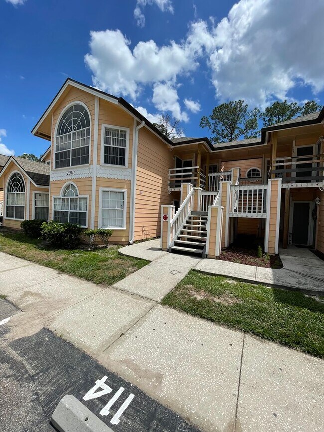 Foto del edificio - Condo for rent -3 Bed, 2 Bath Condo in Royal Palm Bay