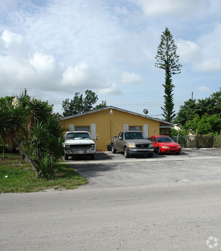 Building Photo - 5720 NW 15th St