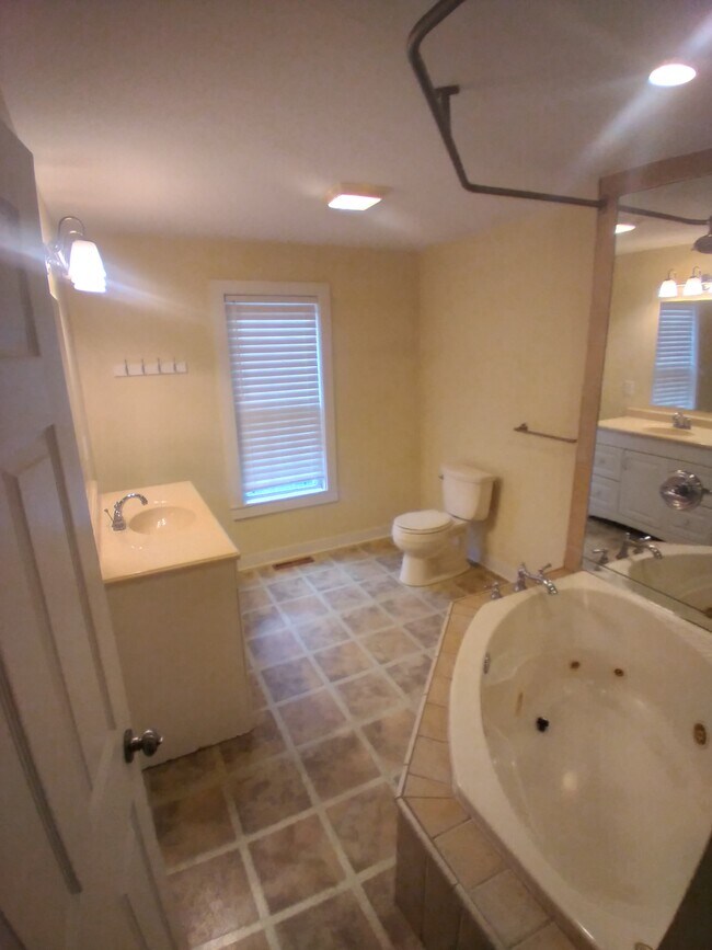 Main bathroom 1st floor - 507 N Lavinia St