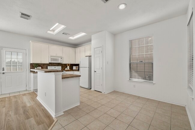 Building Photo - 2911 Hackamore Hollow Ln
