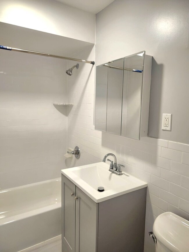 Building Photo - Main Street Commons - Beautifully Renovate...