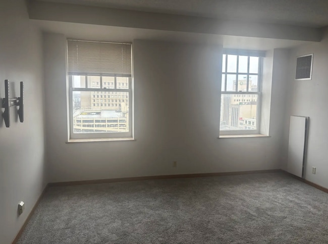 Building Photo - Downtown 2 bedroom Condo!