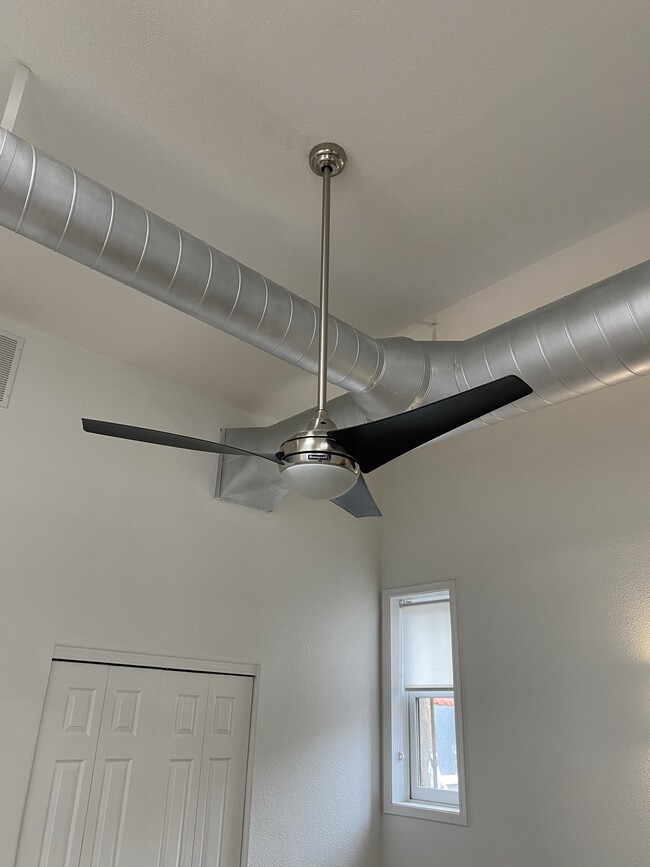 Building Photo - 325 S Union Ave