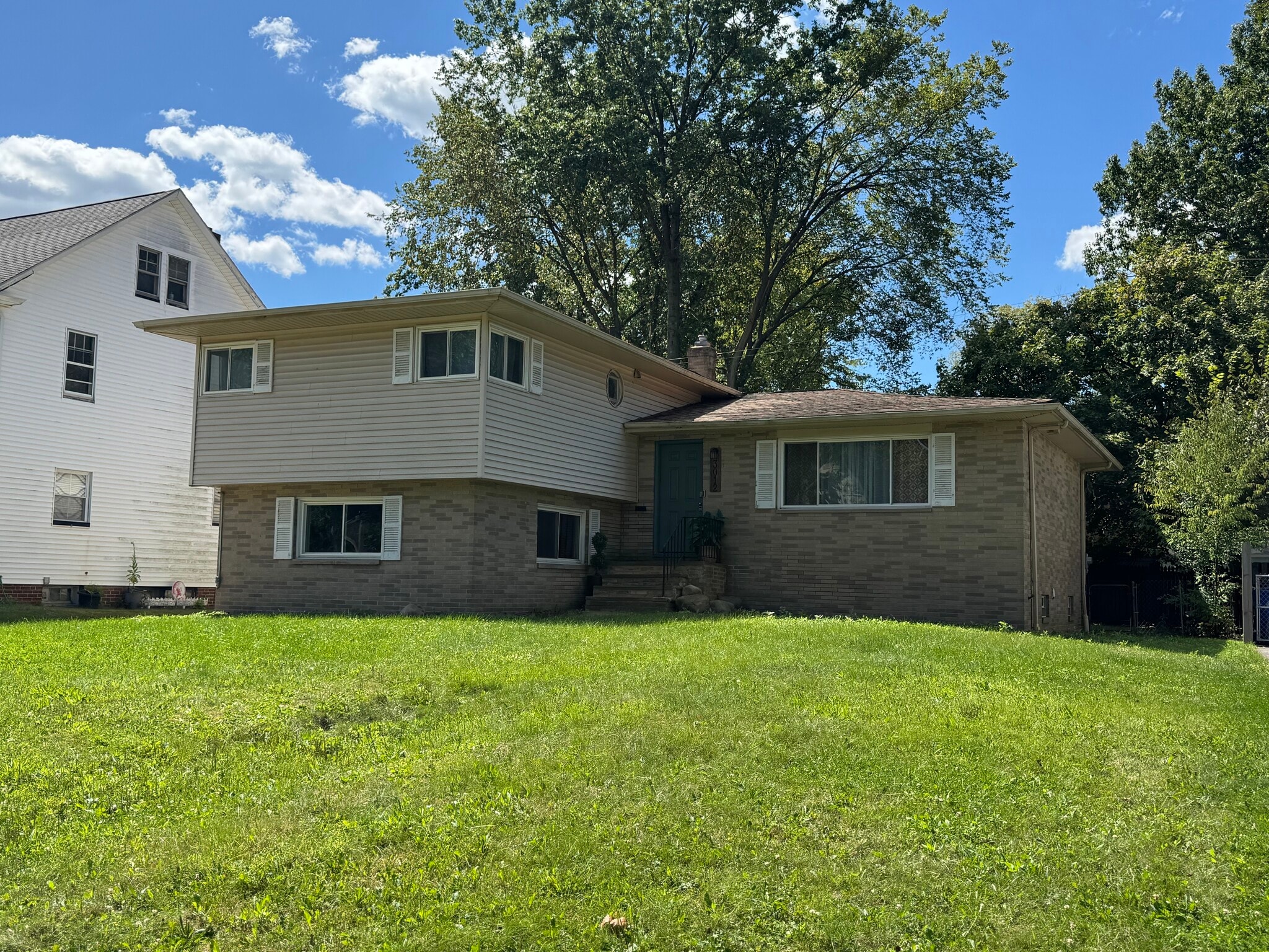 3012 Ludlow Rd Cleveland, OH 44120 – photo 2