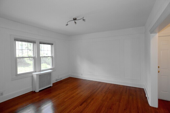 Livingroom - 7 Edgewood St