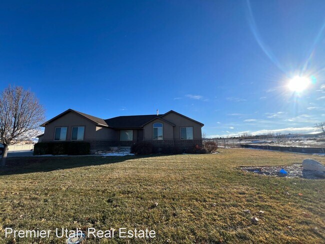 Building Photo - 5 br, 3.5 bath House - 390 E Nygreen Street