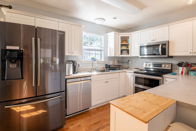 Foto del edificio - FURNISHED OFF-SEASON MONTHLY RENTAL