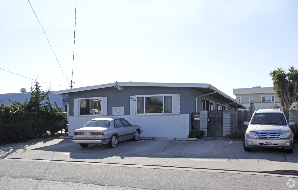 Primary Photo - 1060 Olympia Ave