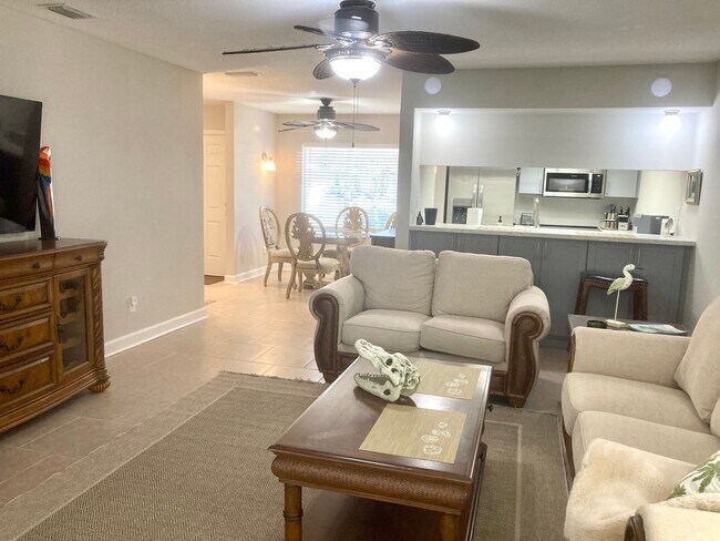 Foto del edificio - 11449 W Bayshore Dr