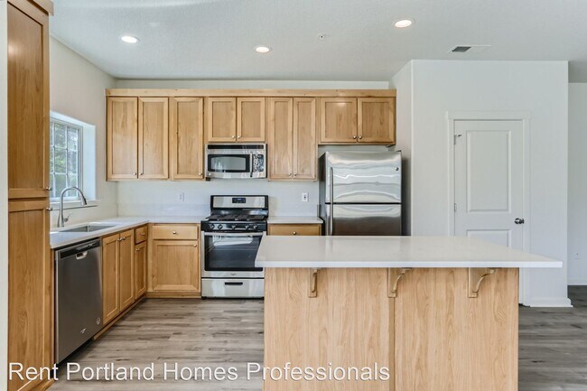 Building Photo - 3 br, 2.5 bath House - 1130 SW 170th Ave #200