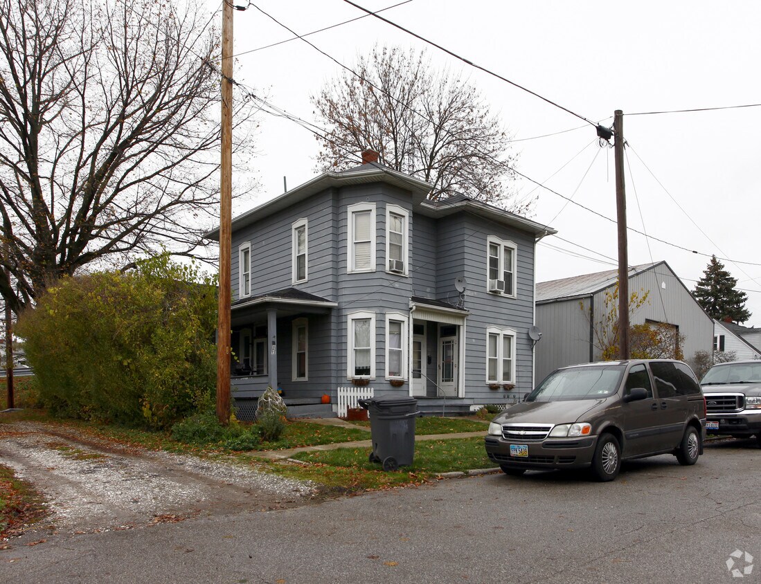 Primary Photo - 17 Raymond Ave