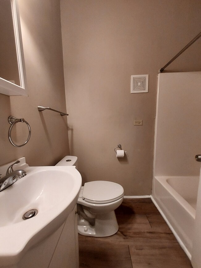 Building Photo - 192 Union St