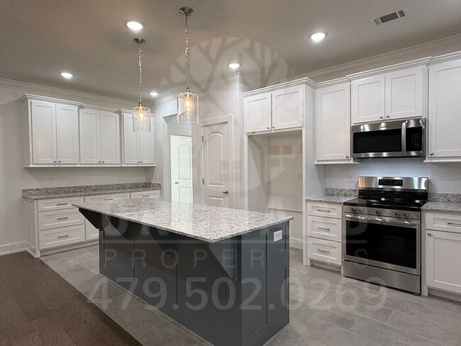 Building Photo - Bella Vista Single-Family Home- 3 Bed/ 2 B...