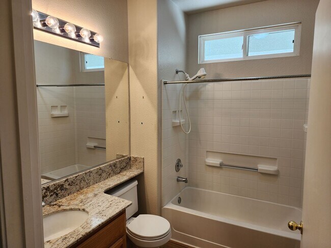 Foto del edificio - Adorable home in 55+ Community - Turlock CA