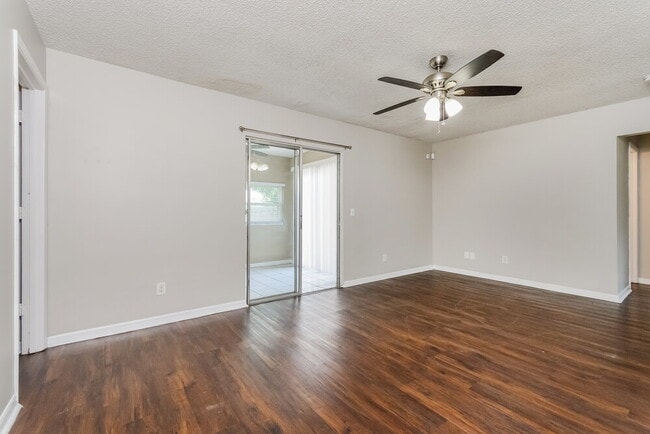 Building Photo - 718 Del Prado Dr