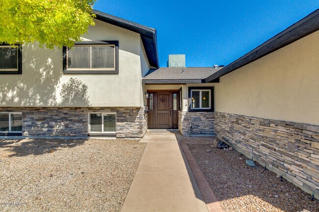 Foto del edificio - 6341 N 82nd Way