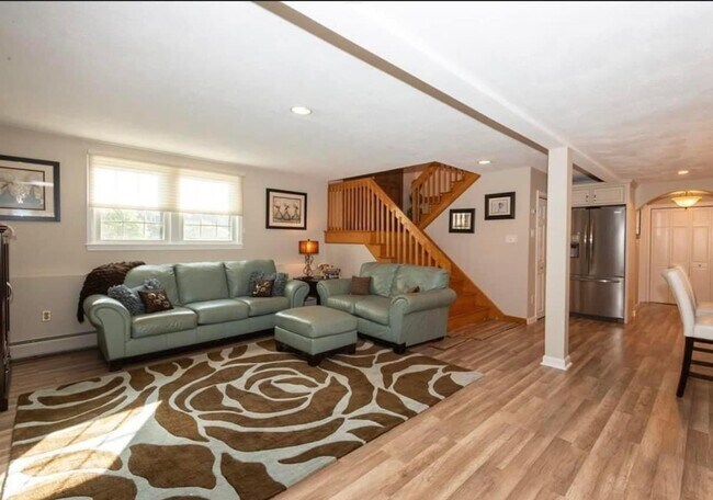 Building Photo - 8 Pevwell Dr