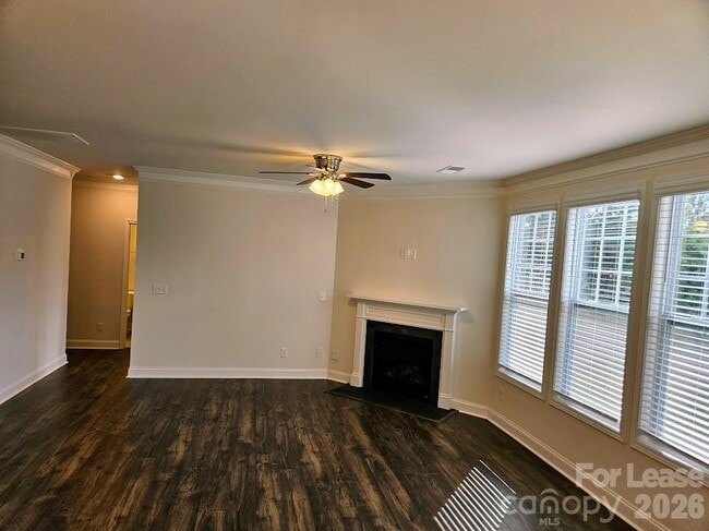 Foto del edificio - 1127 Walbury Hl