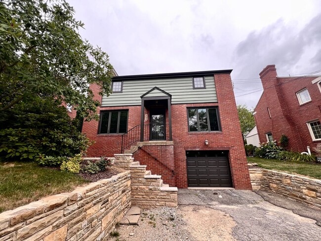 Building Photo - Pittsburgh - 3 Bedroom 1.5 Bathroom - Stun...