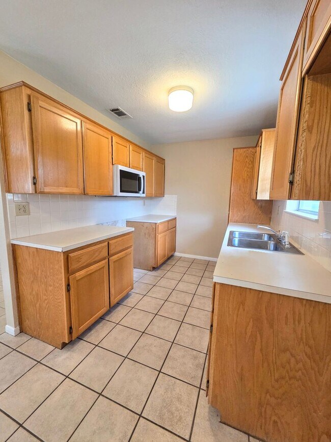 Foto del edificio - Charming 3-Bed, 2-Bath Country Home in Kem...