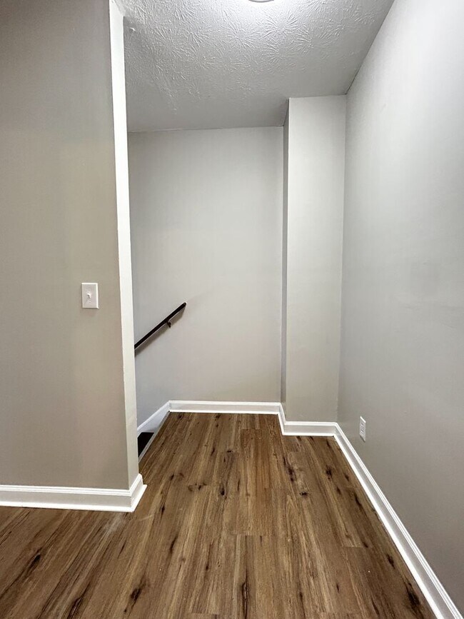 Foto del edificio - 408 Bainbridge Ct