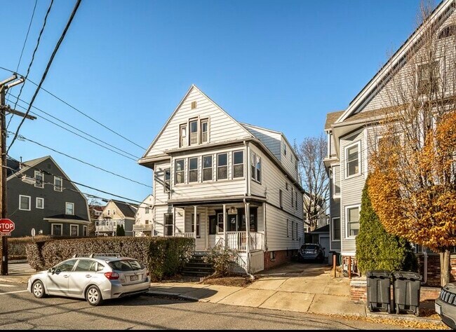 Foto del edificio - 54 Rogers Ave