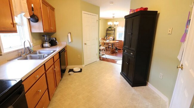 Foto del edificio - 641 Chickadee Dr