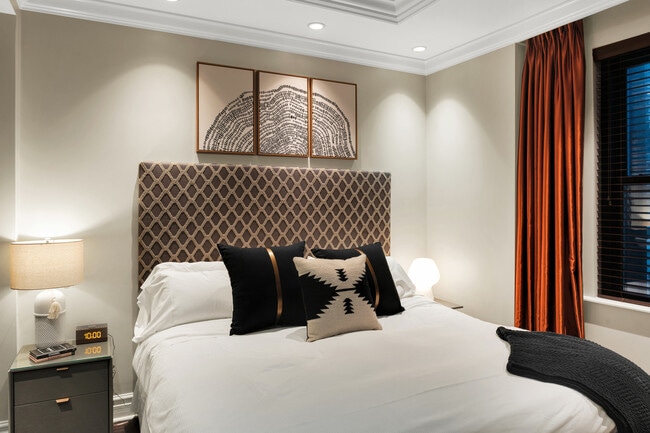 Foto del edificio - 70 E Walton St