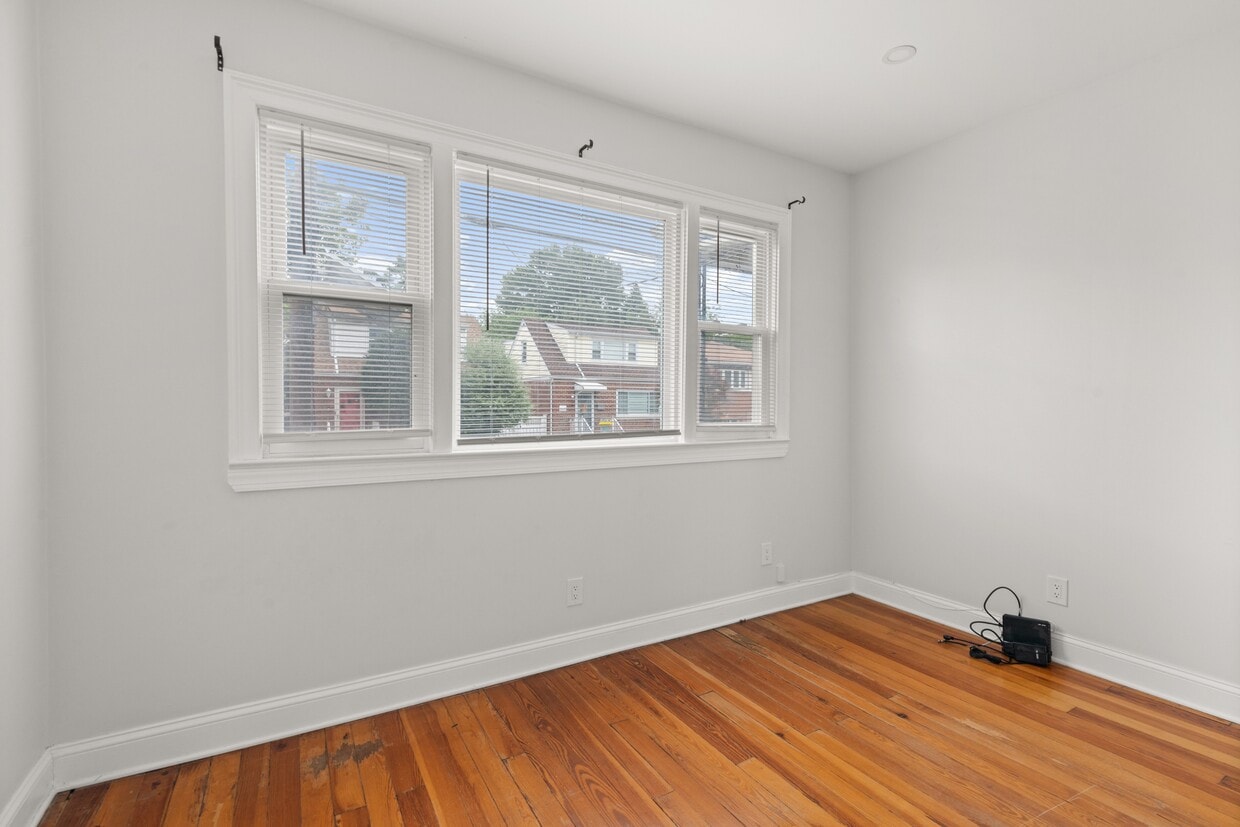 Photo - 127 Terhune Ave (Jersey City, NJ)