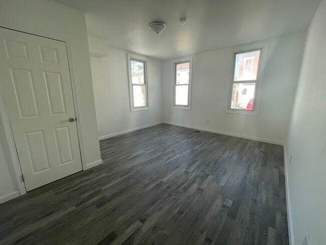 Bedroom - 446 Walnut St