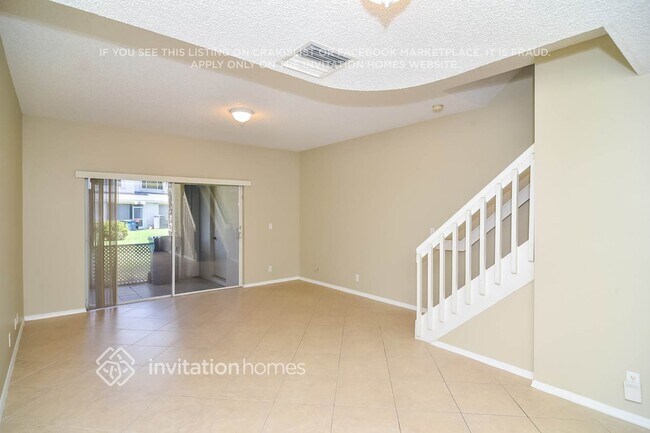 Foto del edificio - 16648 Hemingway Dr