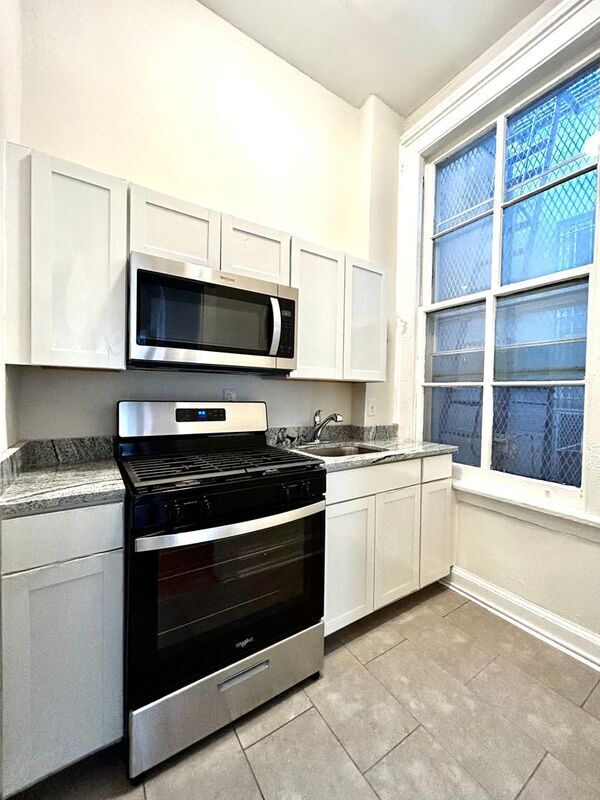 Foto del edificio - 24 E Mt Vernon Pl